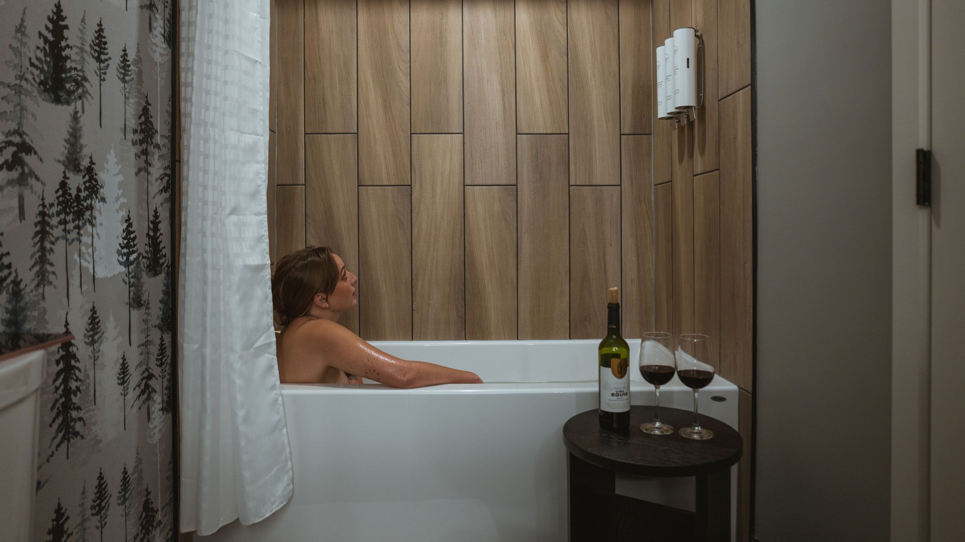 Bathtub and wine in Everwild Canmore